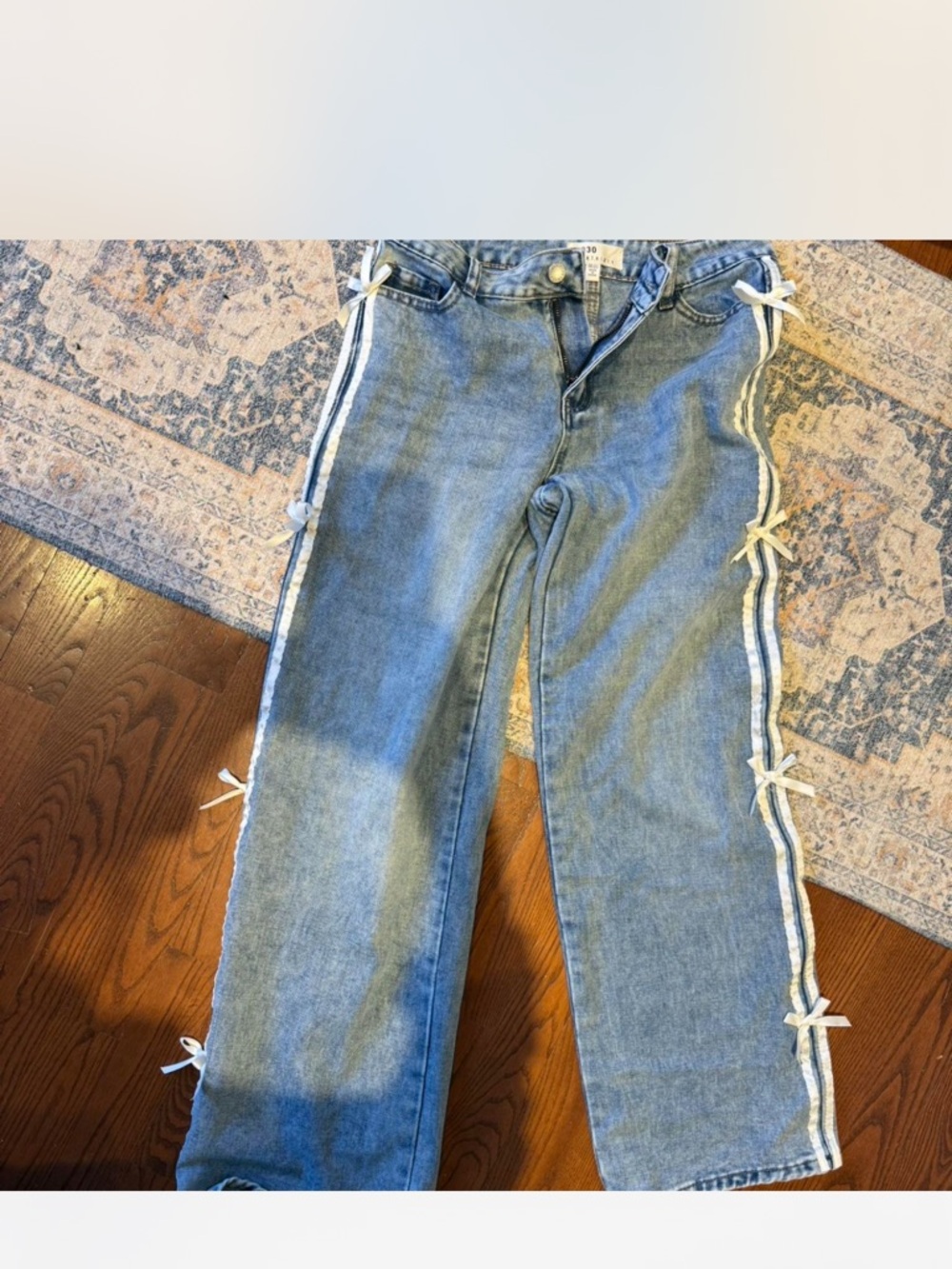 Source Unknown Light Blue Denim Boyfriend Jeans with White Ribbon Trim